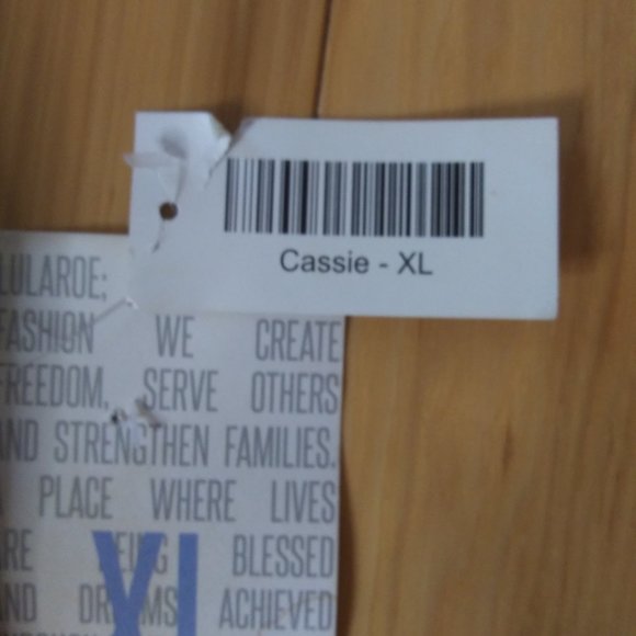 New LulaRoe Cassie skirt size XL - Picture 4 of 10